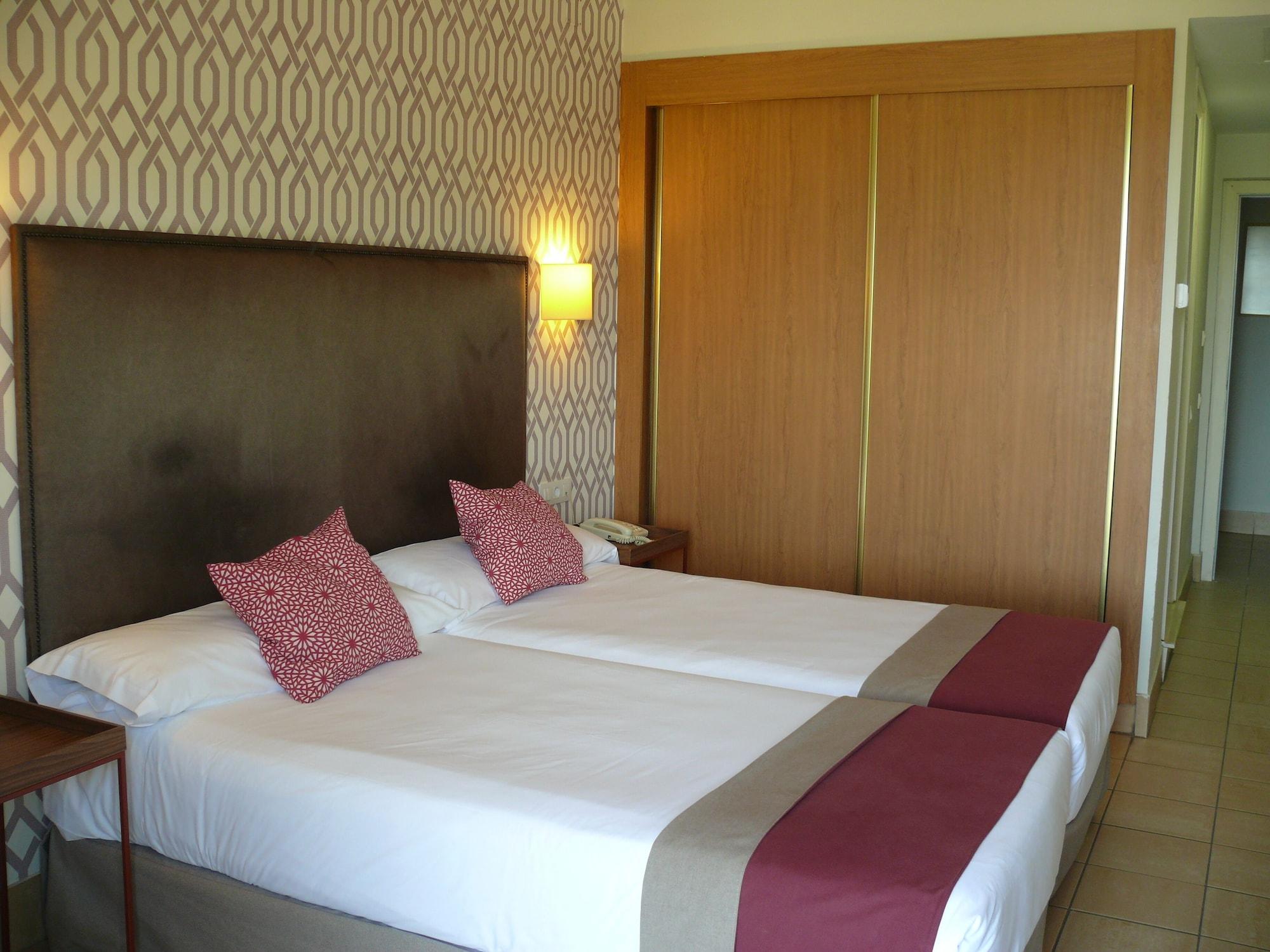 Hotel Oromana อัลกาลา เด กัวไดรา ภายนอก รูปภาพ