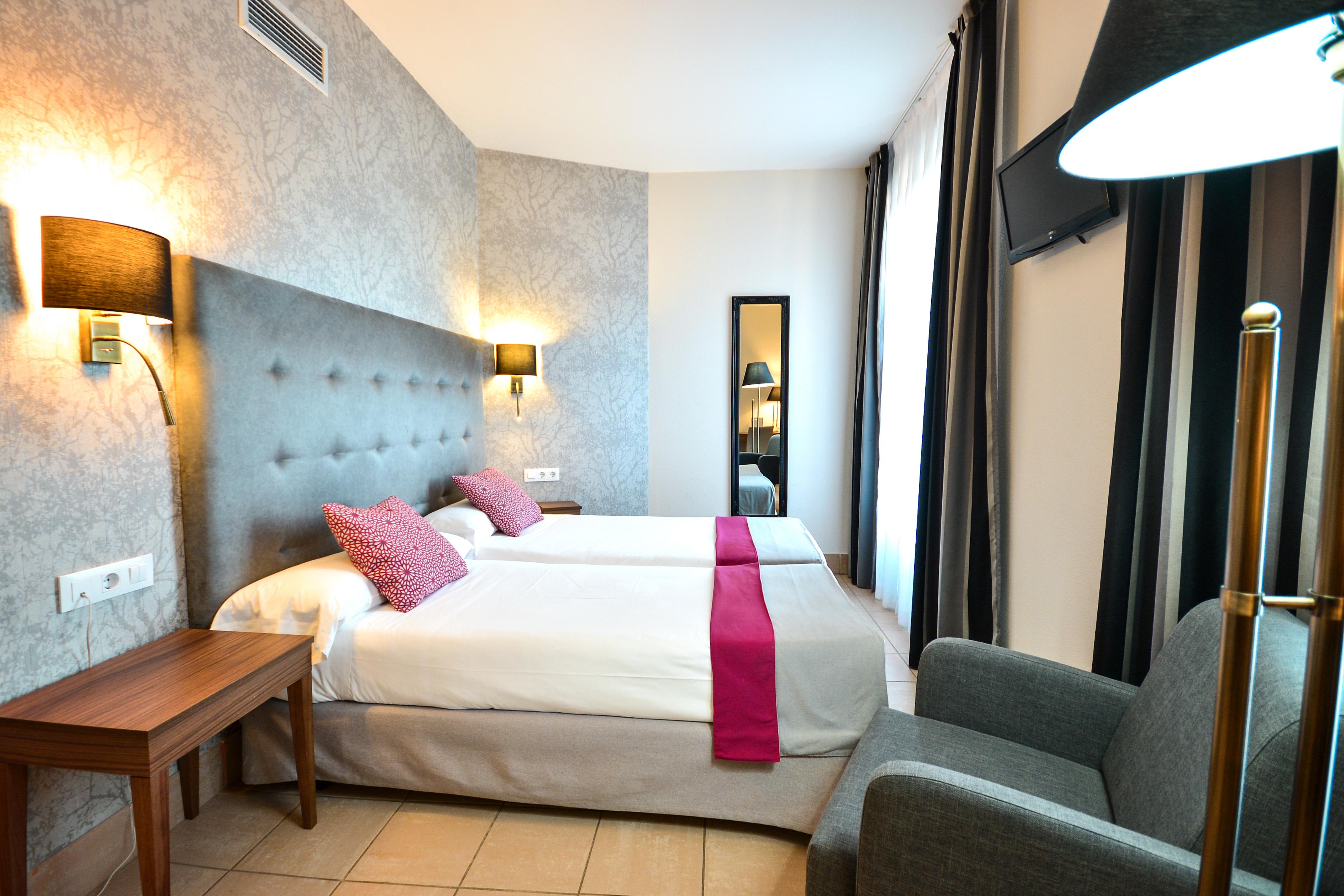 Hotel Oromana อัลกาลา เด กัวไดรา ภายนอก รูปภาพ
