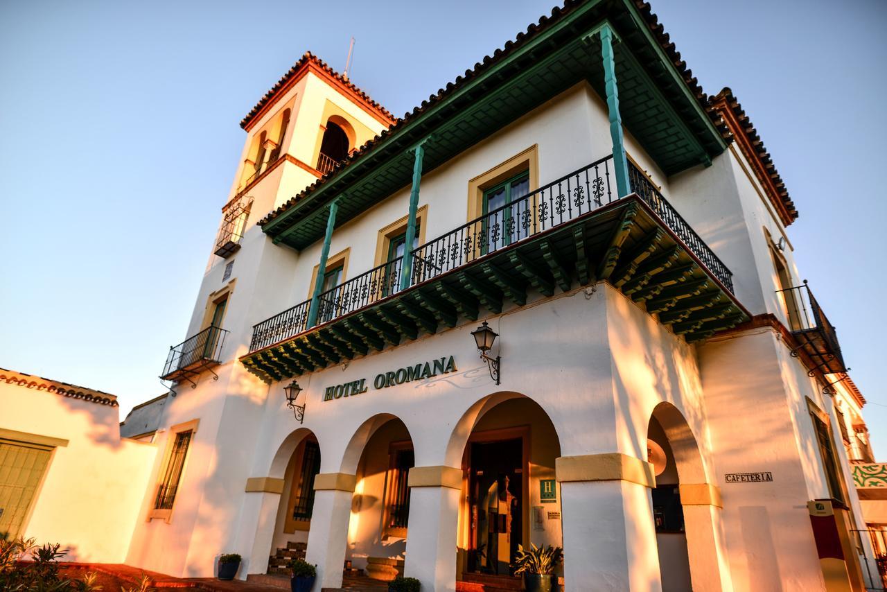 Hotel Oromana อัลกาลา เด กัวไดรา ภายนอก รูปภาพ